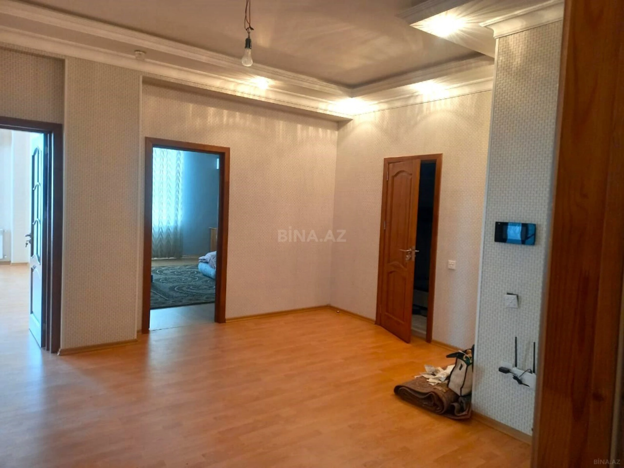 Satılır 3 otaqlı mənzil 145 m²