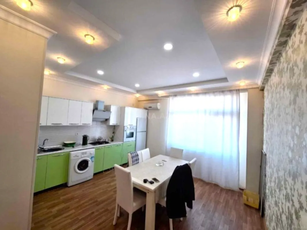 Satılır 3 otaqlı mənzil 145 m²