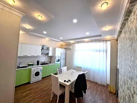 Satılır 3 otaqlı mənzil 145 m²