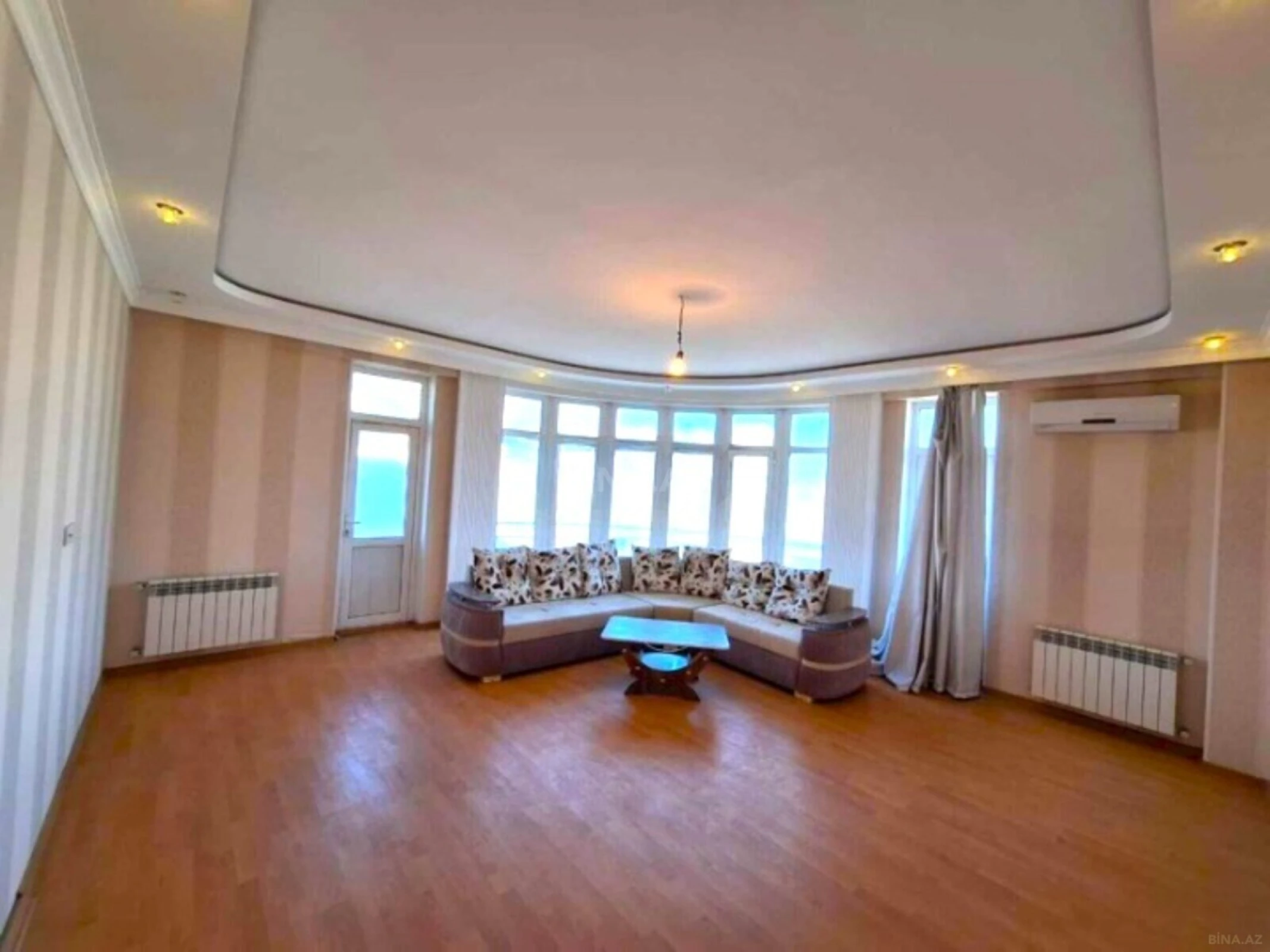 Satılır 3 otaqlı mənzil 145 m²