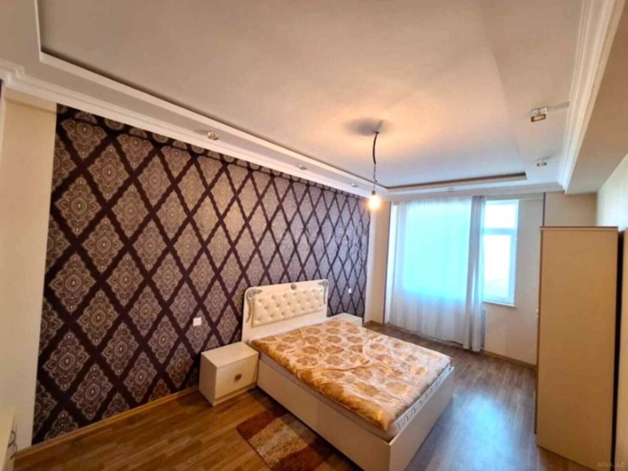 Satılır 3 otaqlı mənzil 145 m²