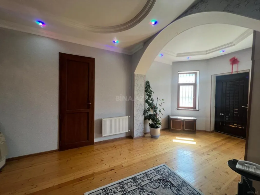 Satılır 6 otaqlı həyət evi 250 m²