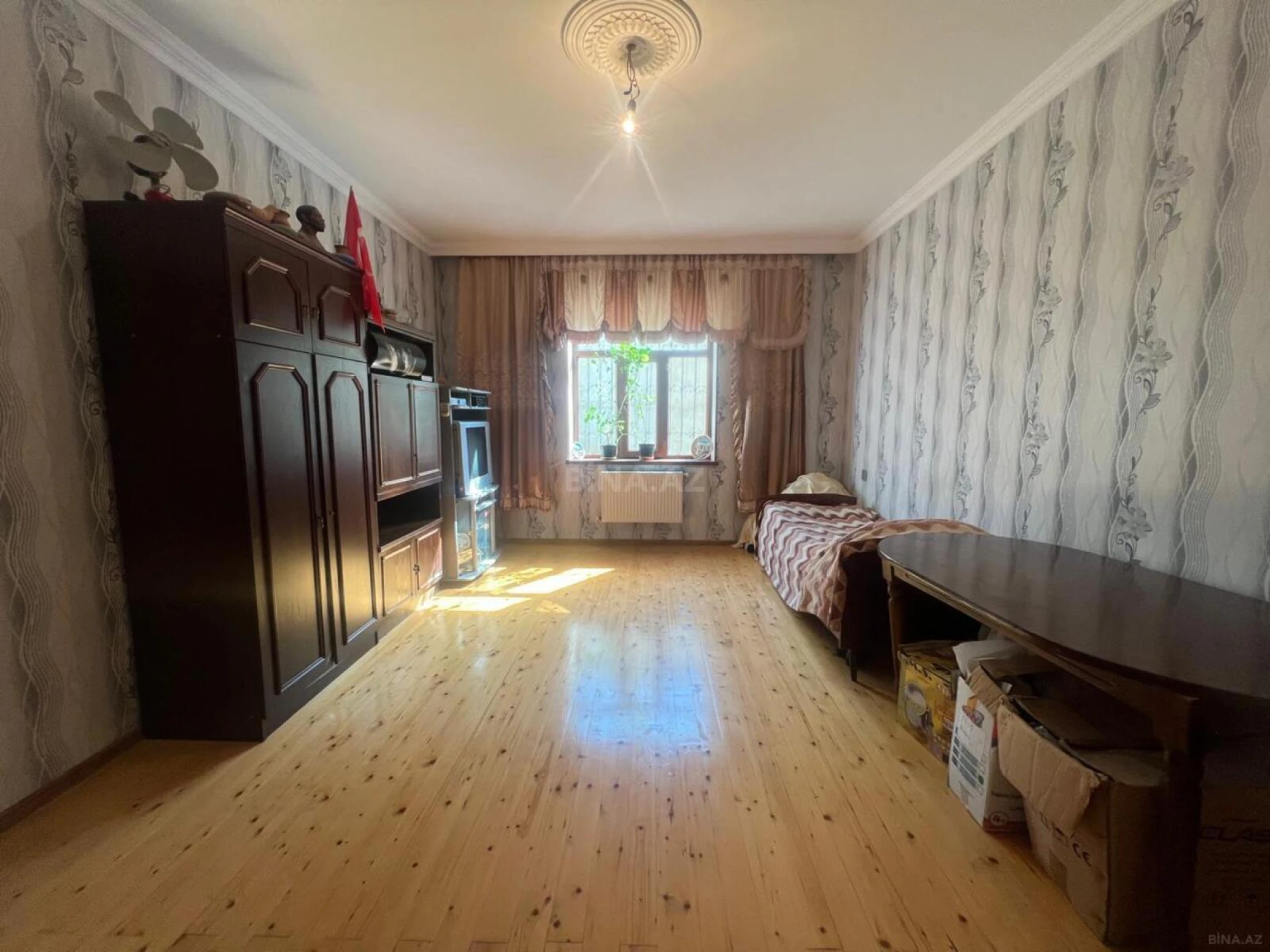 Satılır 6 otaqlı həyət evi 250 m²