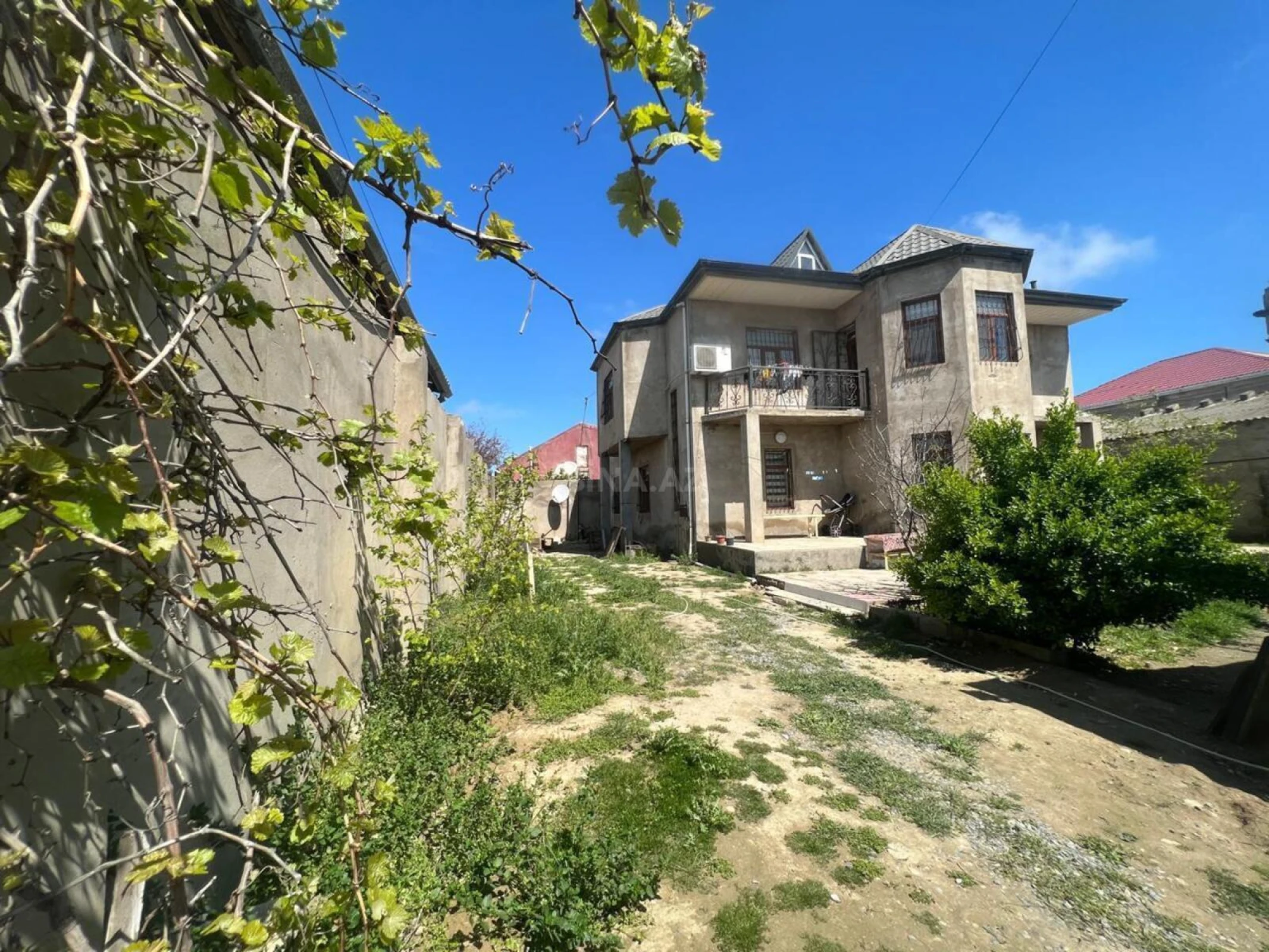 Satılır 6 otaqlı həyət evi 250 m²