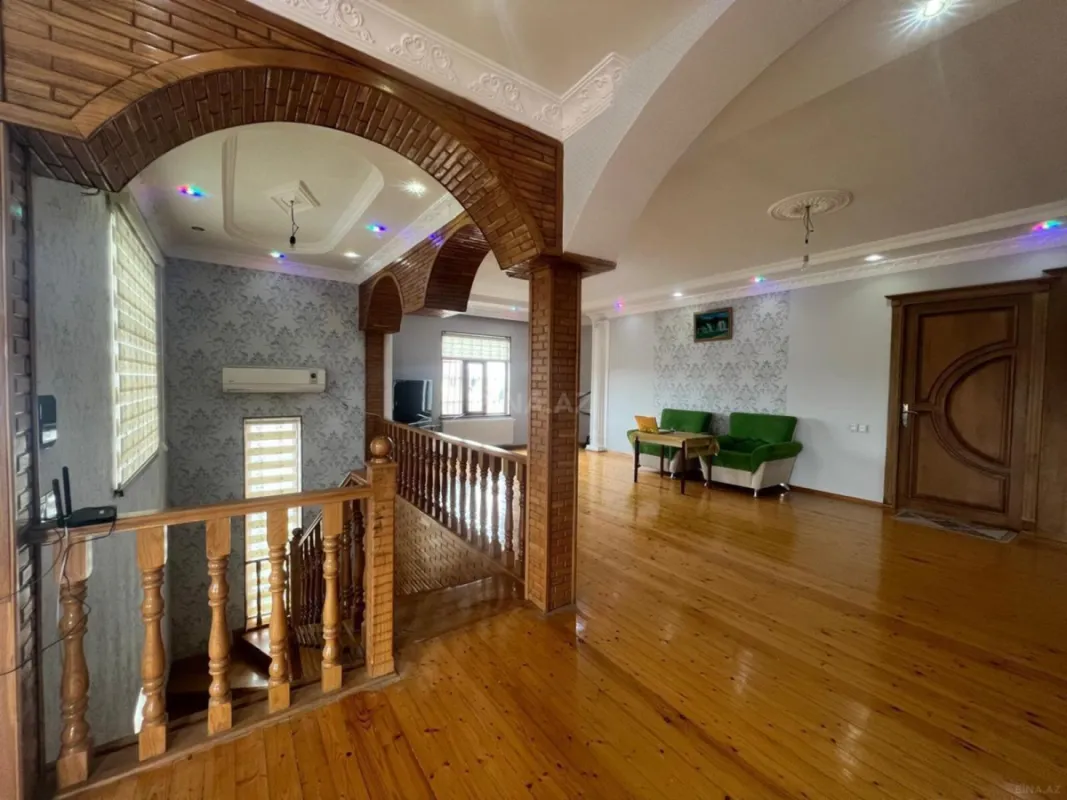 Satılır 6 otaqlı həyət evi 250 m²
