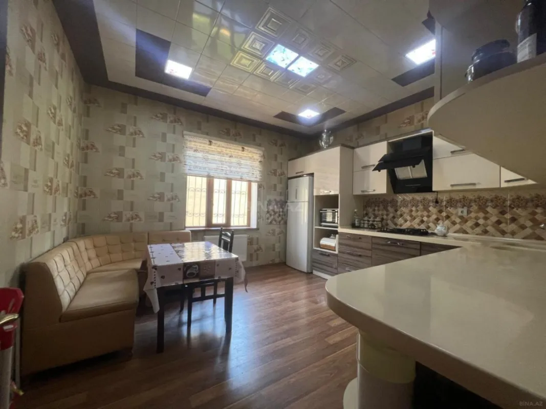 Satılır 6 otaqlı həyət evi 250 m²