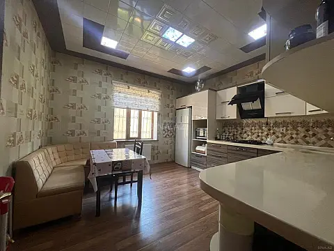 Satılır 6 otaqlı həyət evi 250 m²