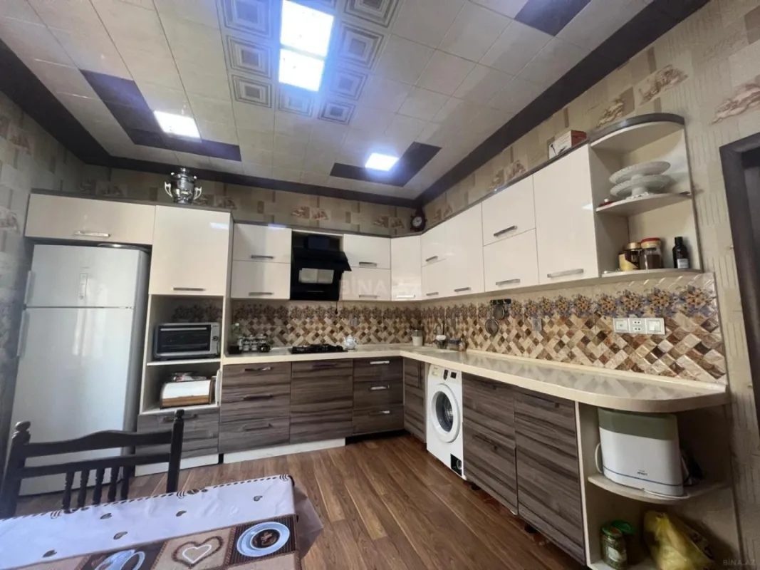 Satılır 6 otaqlı həyət evi 250 m²