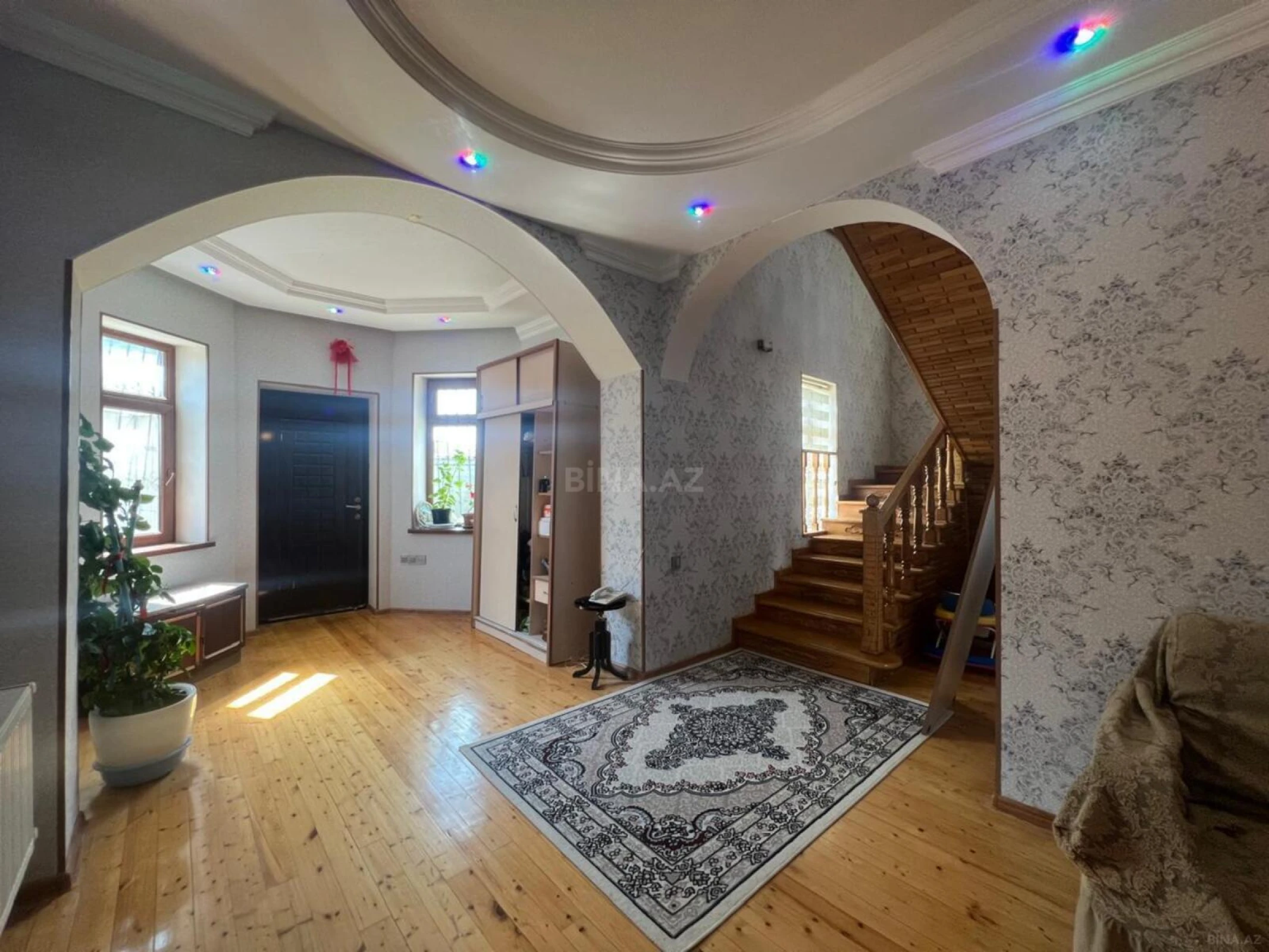 Satılır 6 otaqlı həyət evi 250 m²