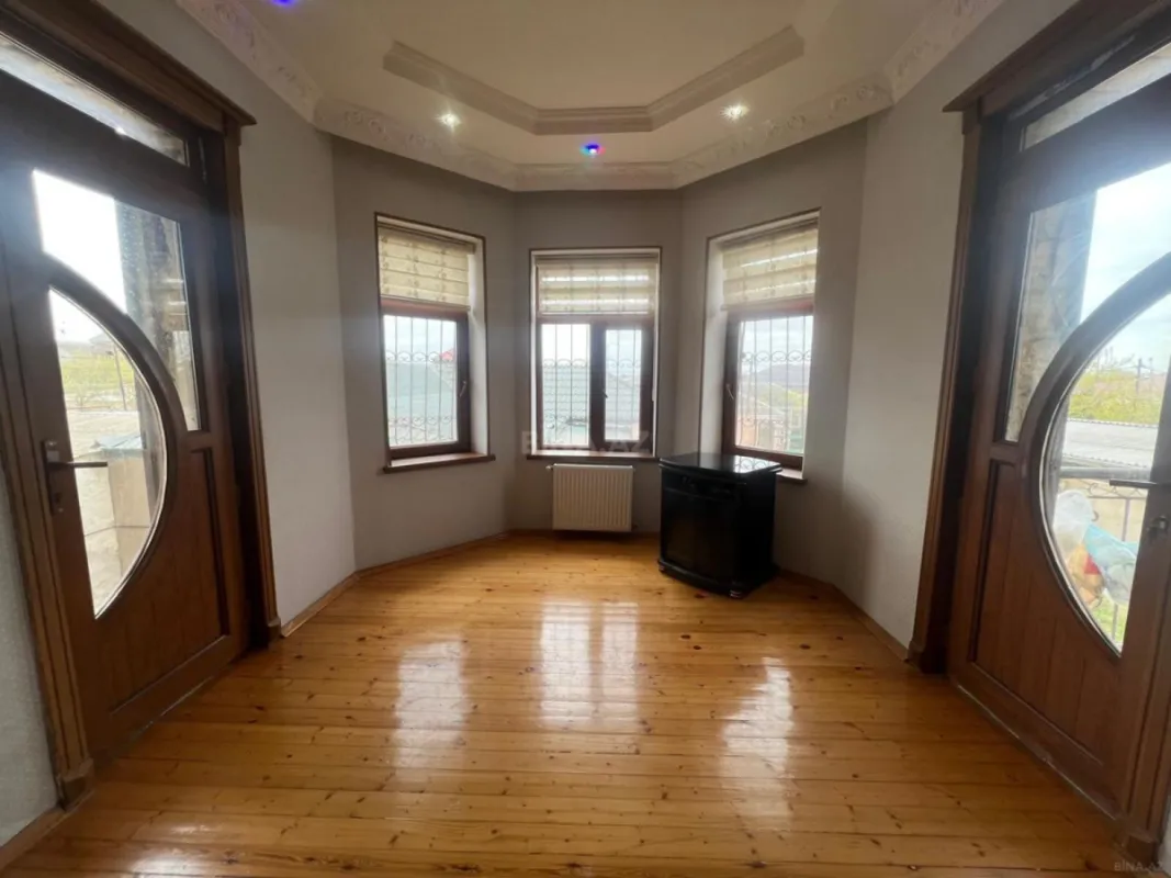 Satılır 6 otaqlı həyət evi 250 m²