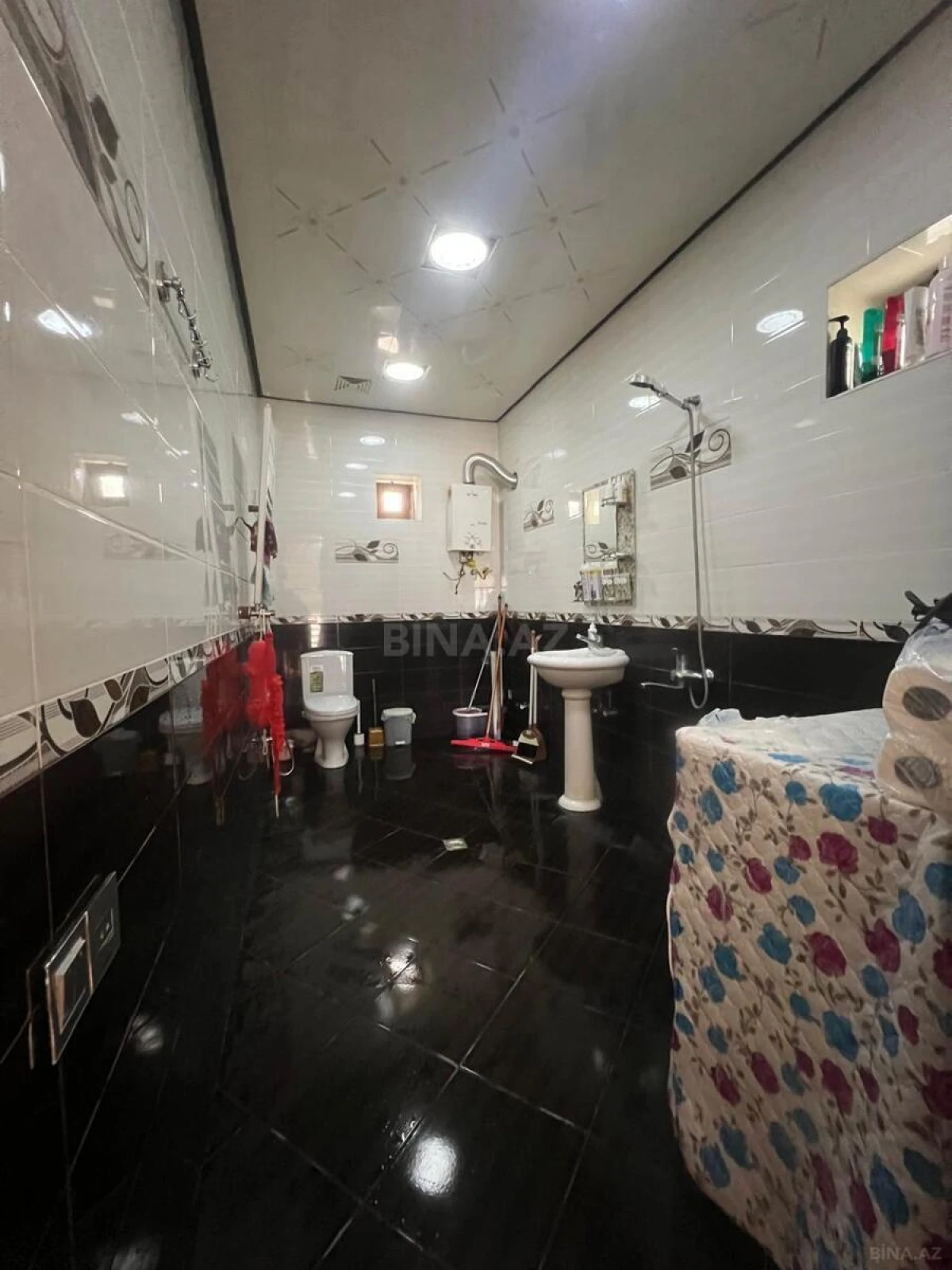 Satılır 6 otaqlı həyət evi 250 m²