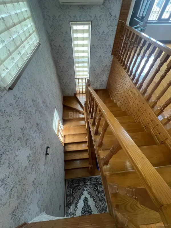 Satılır 6 otaqlı həyət evi 250 m²