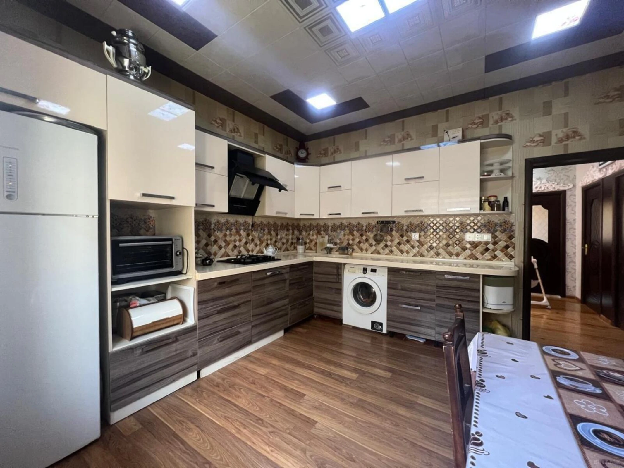 Satılır 6 otaqlı həyət evi 250 m²