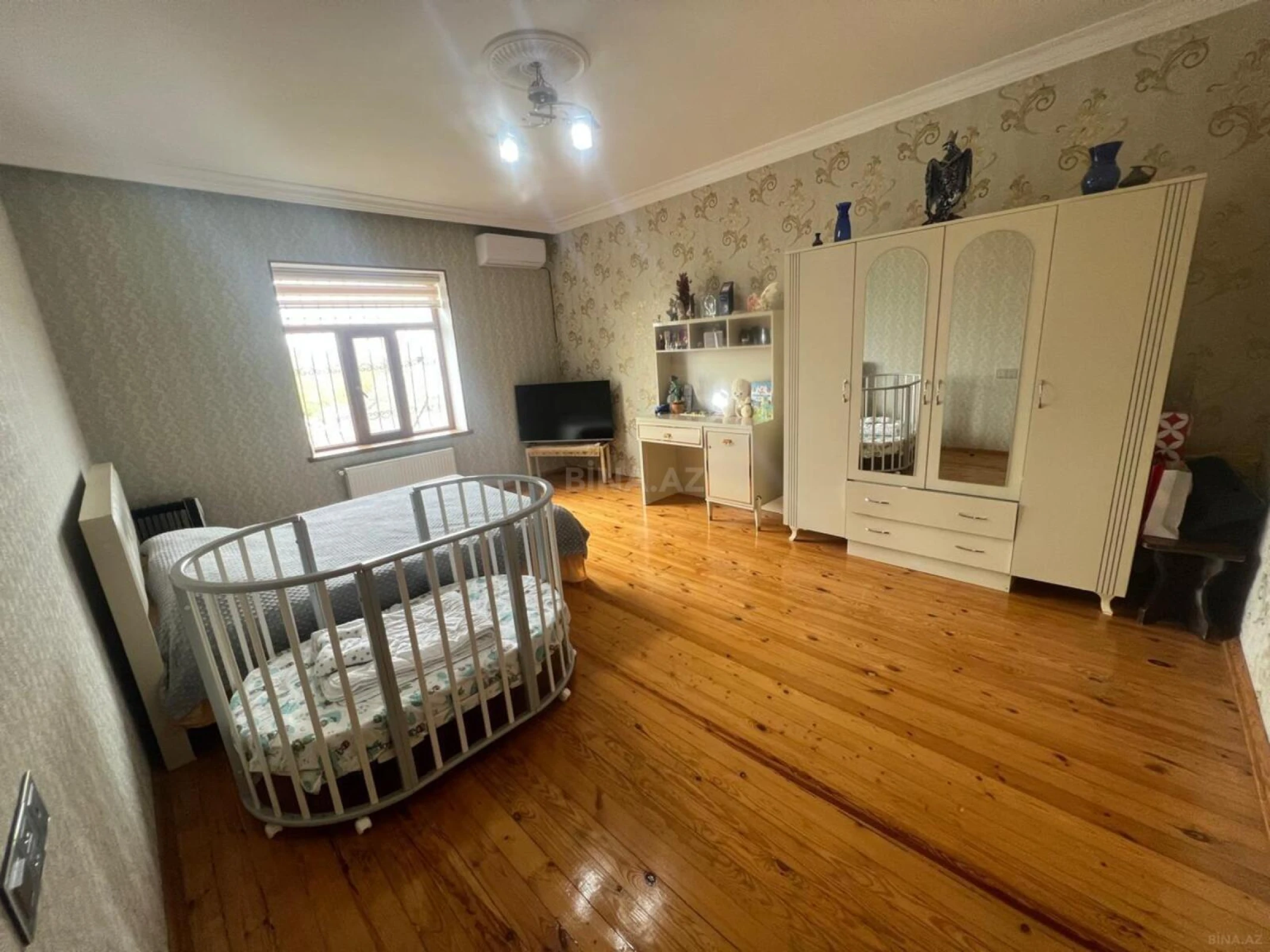 Satılır 6 otaqlı həyət evi 250 m²