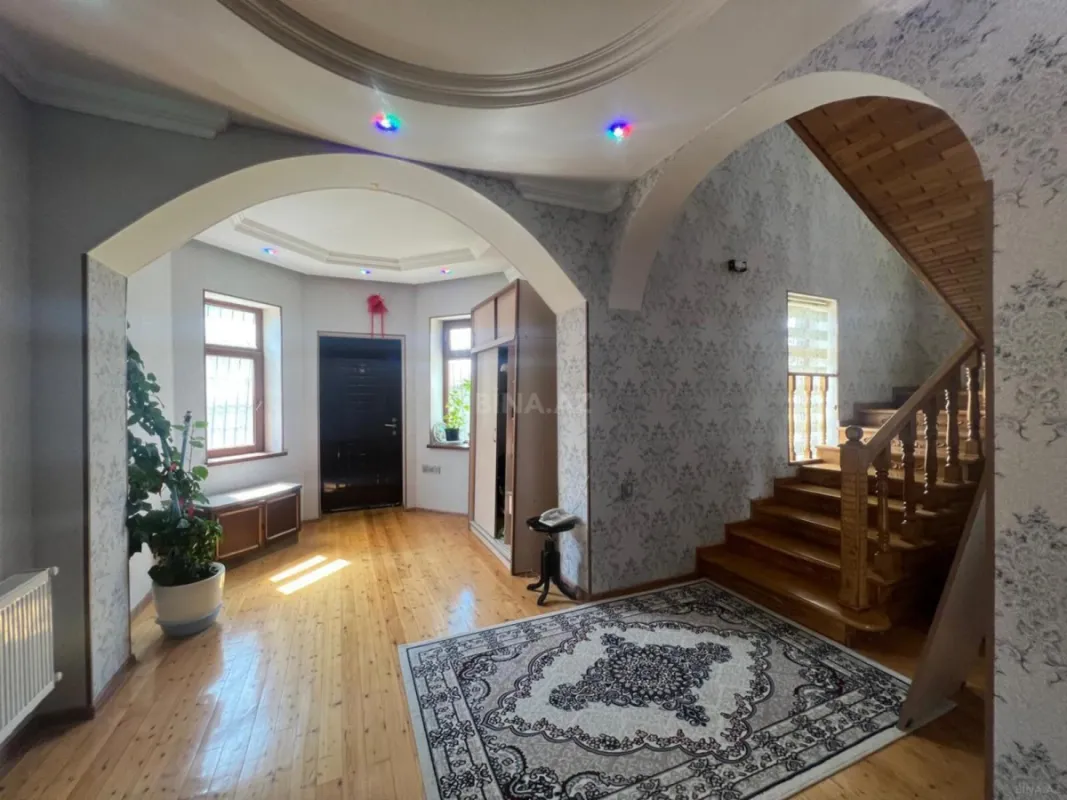 Satılır 6 otaqlı həyət evi 250 m²