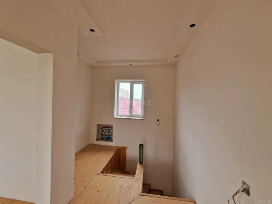 Satılır 4 otaqlı həyət evi 140 m²