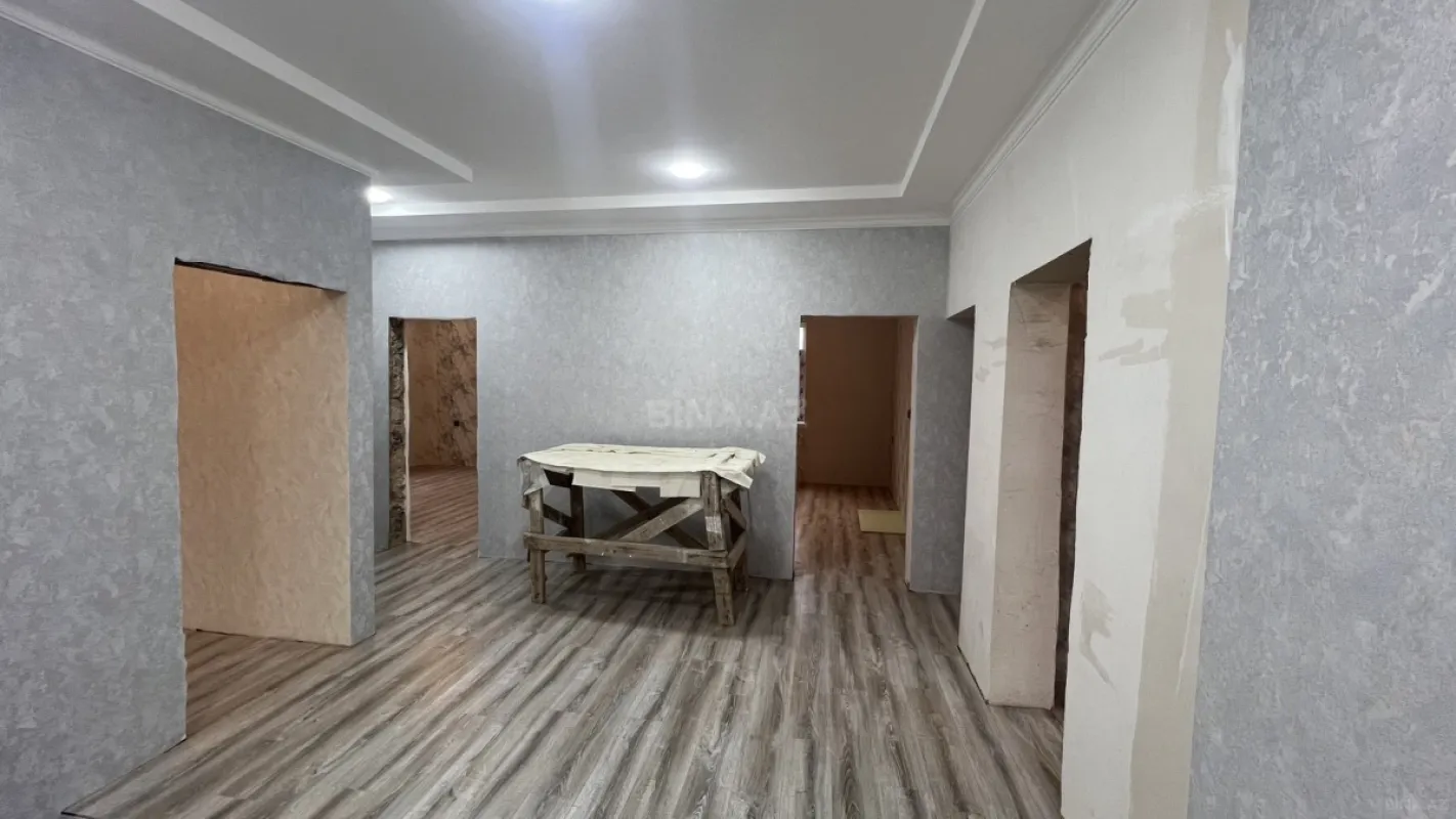 Satılır 7 otaqlı həyət evi 240 m²