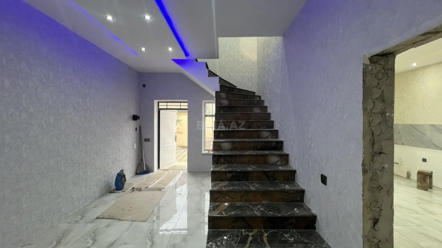 Satılır 7 otaqlı həyət evi 240 m²