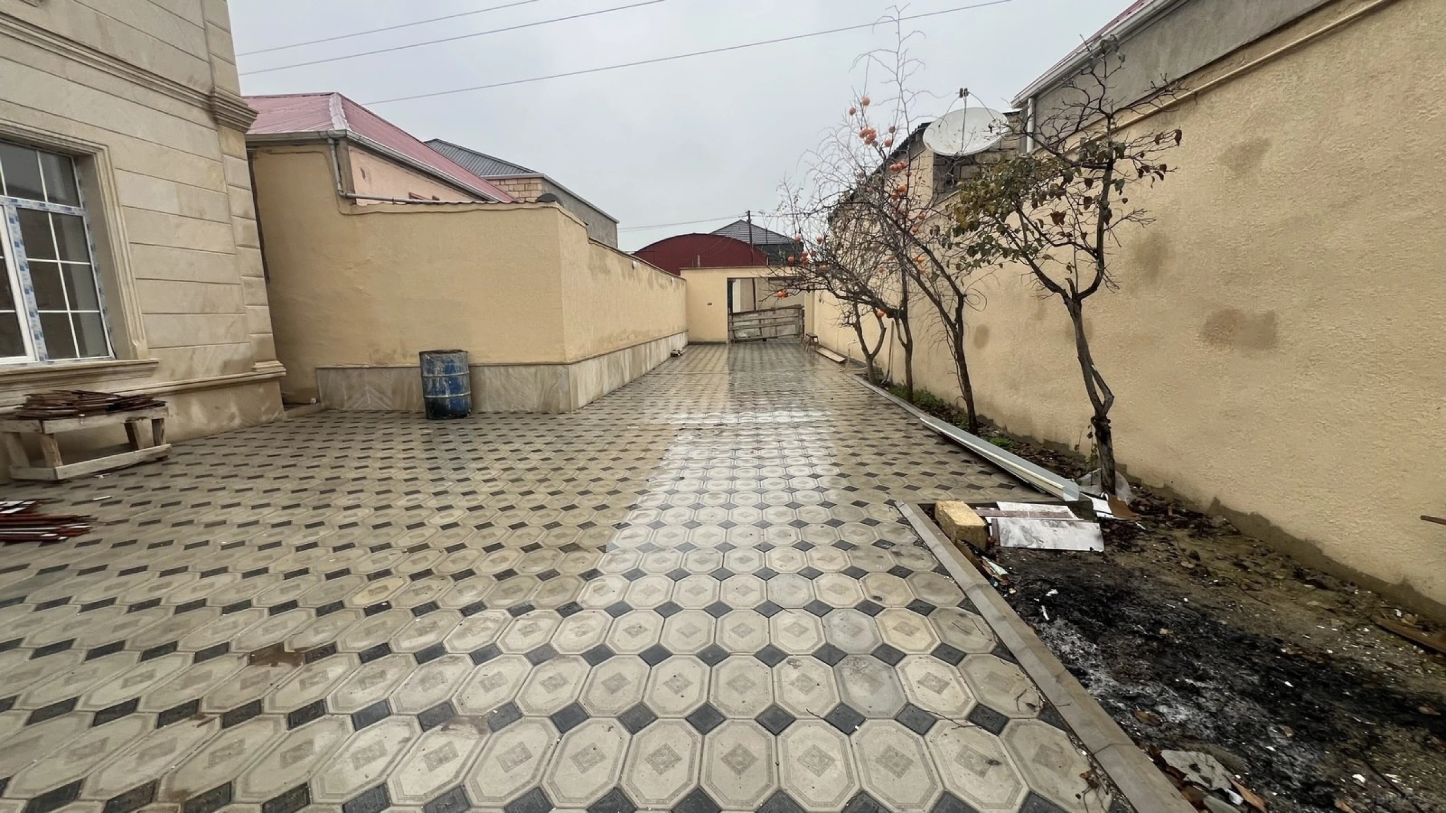 Satılır 7 otaqlı həyət evi 240 m²