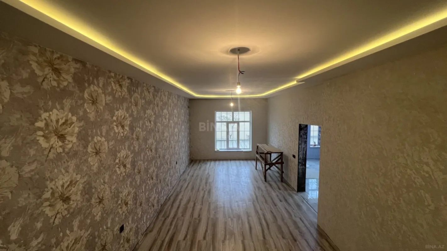Satılır 7 otaqlı həyət evi 240 m²