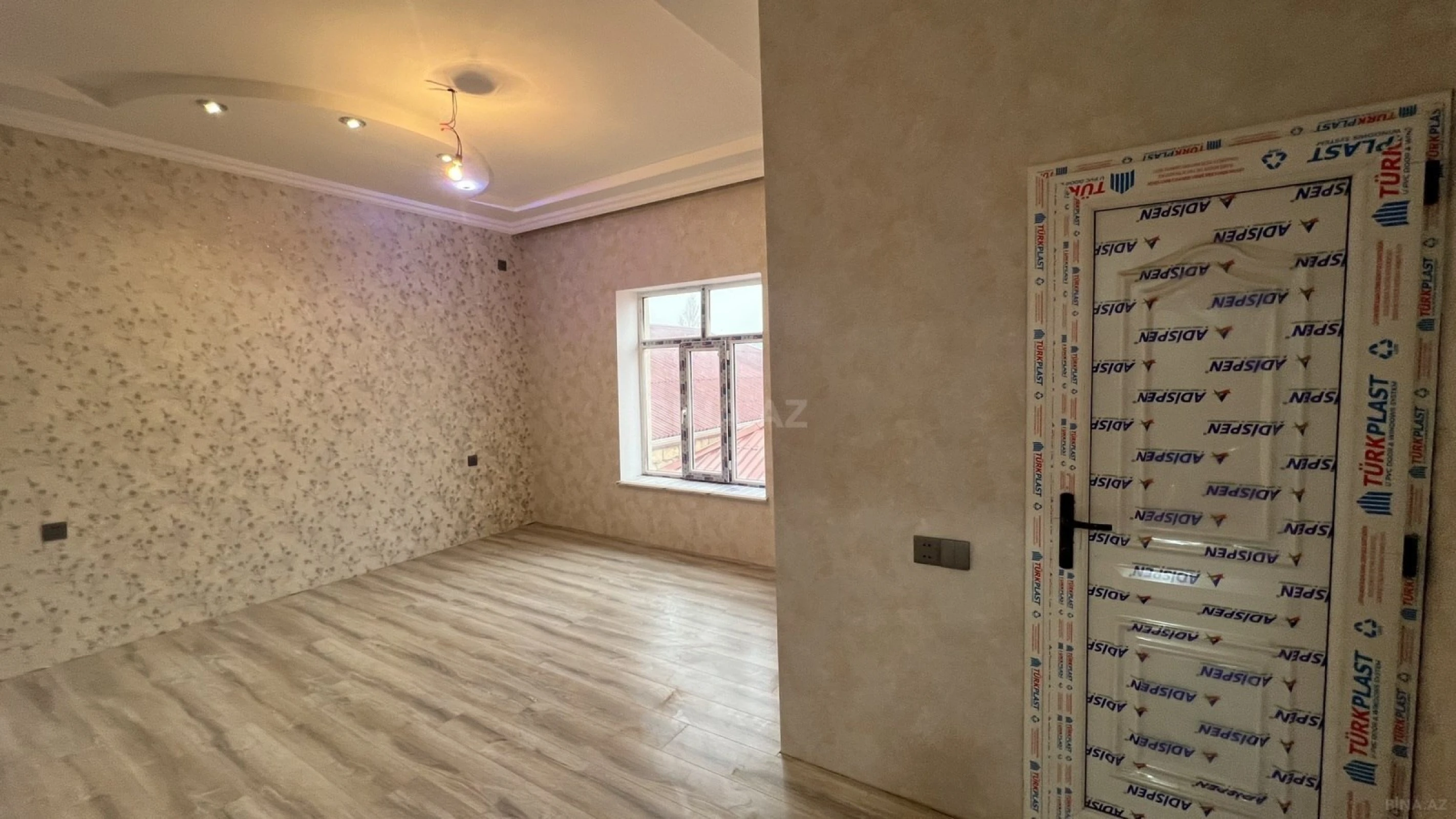 Satılır 7 otaqlı həyət evi 240 m²