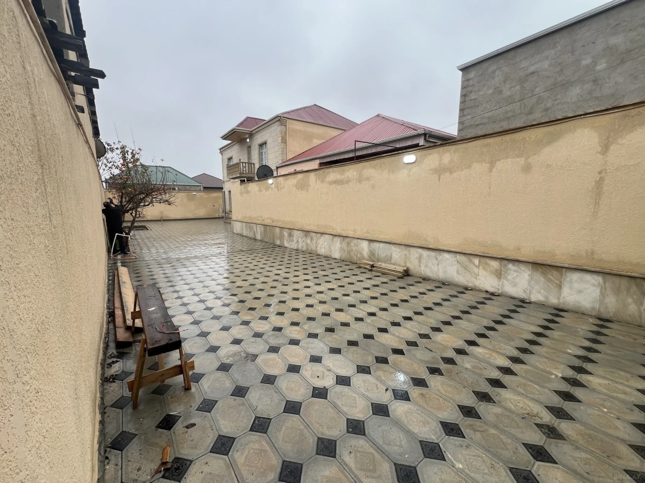 Satılır 7 otaqlı həyət evi 240 m²