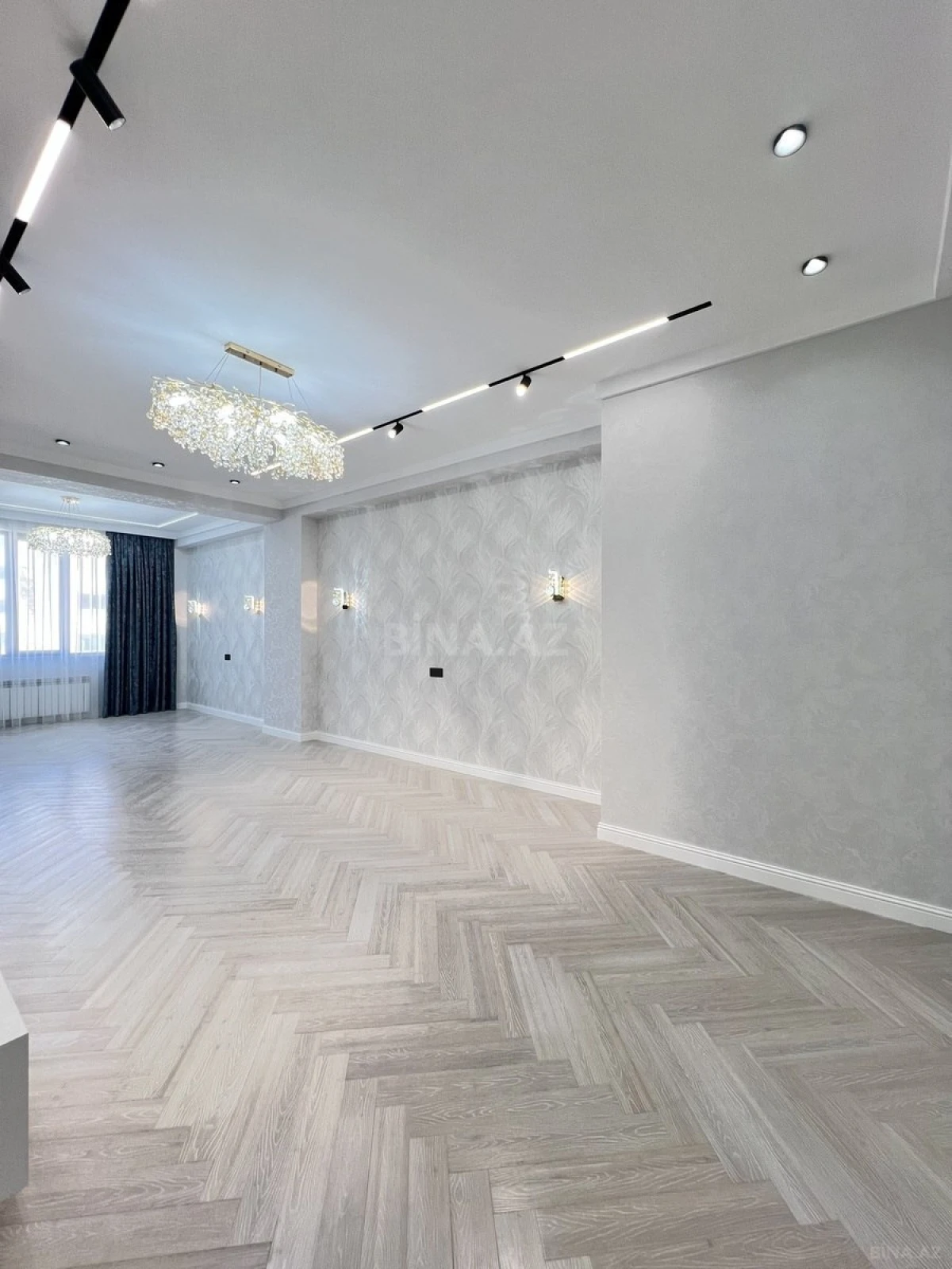 Satılır 4 otaqlı mənzil 172 m²