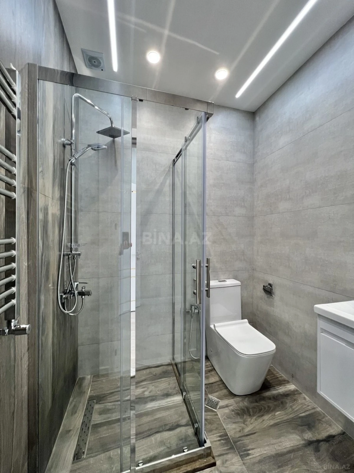 Satılır 4 otaqlı mənzil 172 m²