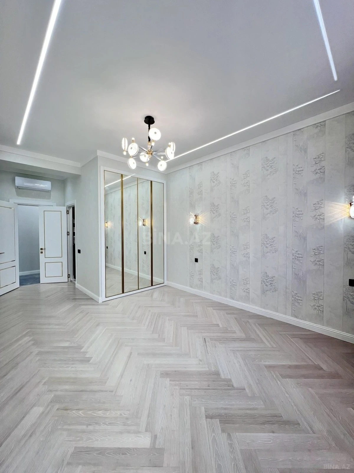 Satılır 4 otaqlı mənzil 172 m²