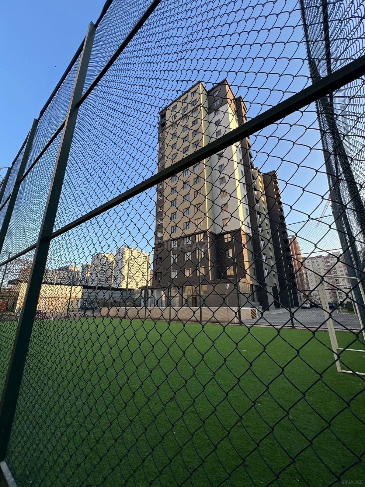 Satılır 4 otaqlı mənzil 172 m²