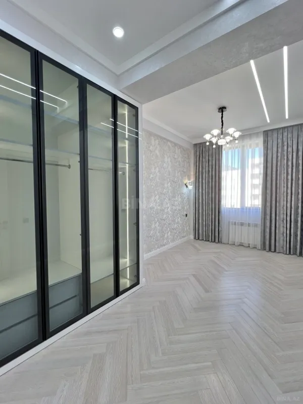 Satılır 4 otaqlı mənzil 172 m²