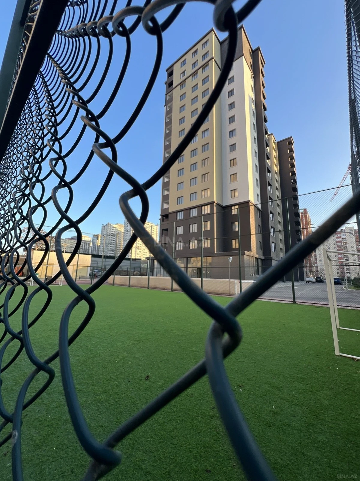 Satılır 4 otaqlı mənzil 172 m²