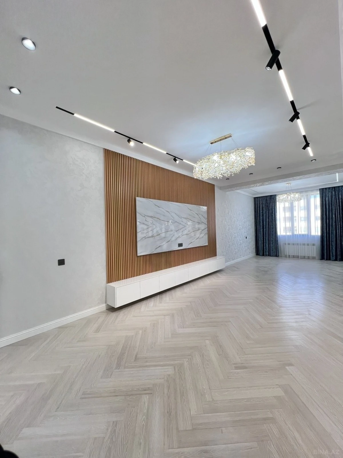 Satılır 4 otaqlı mənzil 172 m²