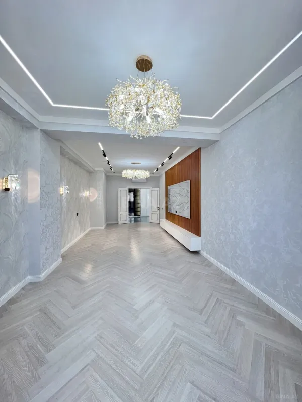 Satılır 4 otaqlı mənzil 172 m²