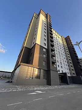 Satılır 4 otaqlı mənzil 172 m²