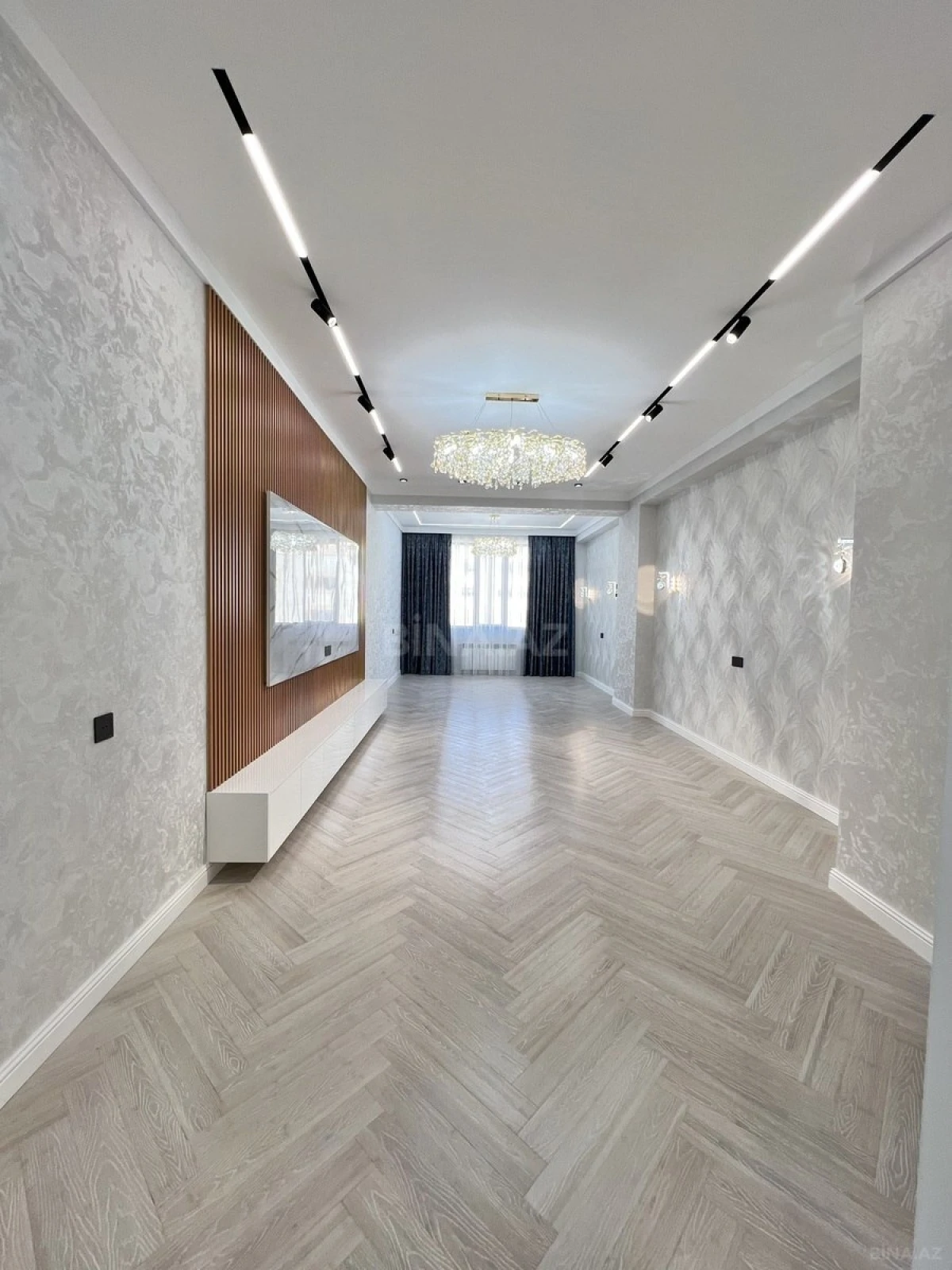 Satılır 4 otaqlı mənzil 172 m²
