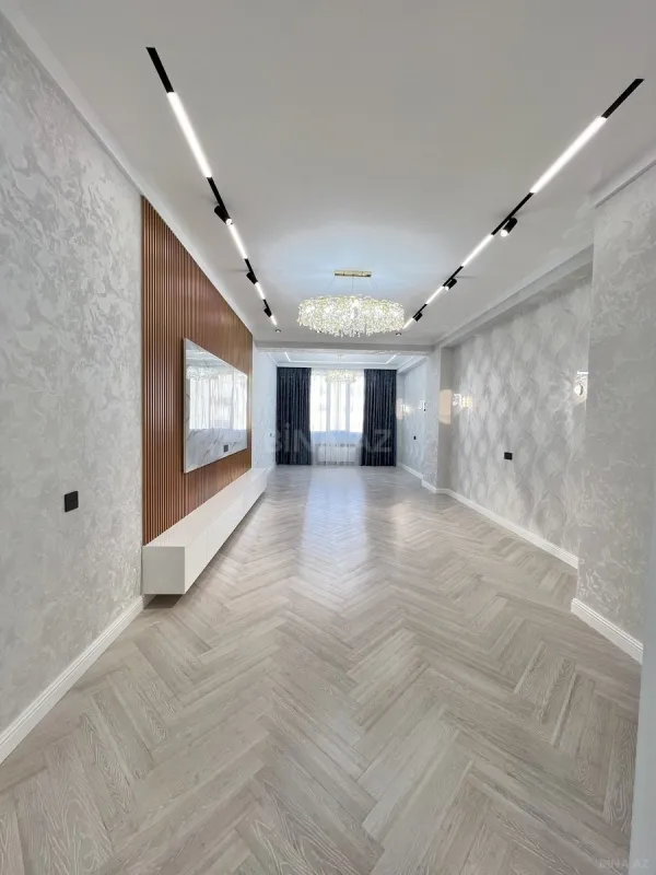 Satılır 4 otaqlı mənzil 172 m²