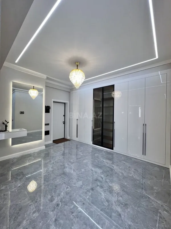 Satılır 4 otaqlı mənzil 172 m²