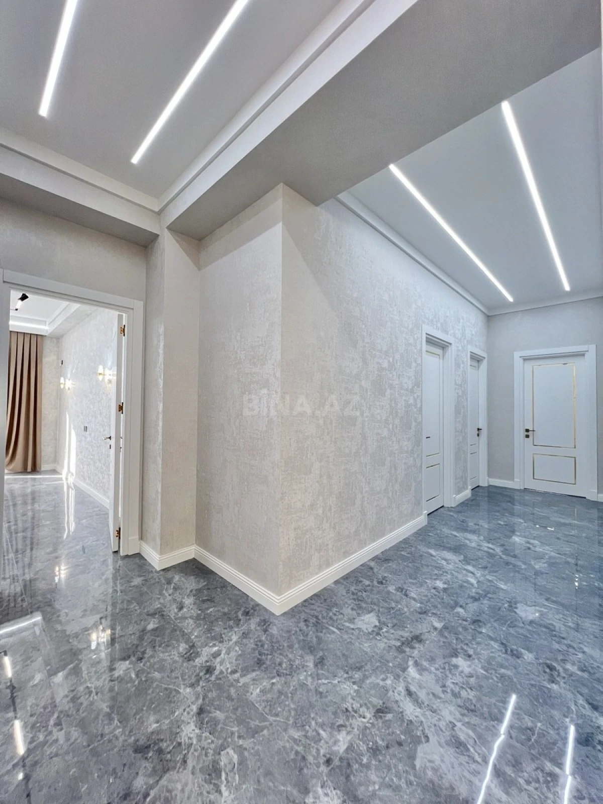 Satılır 4 otaqlı mənzil 172 m²