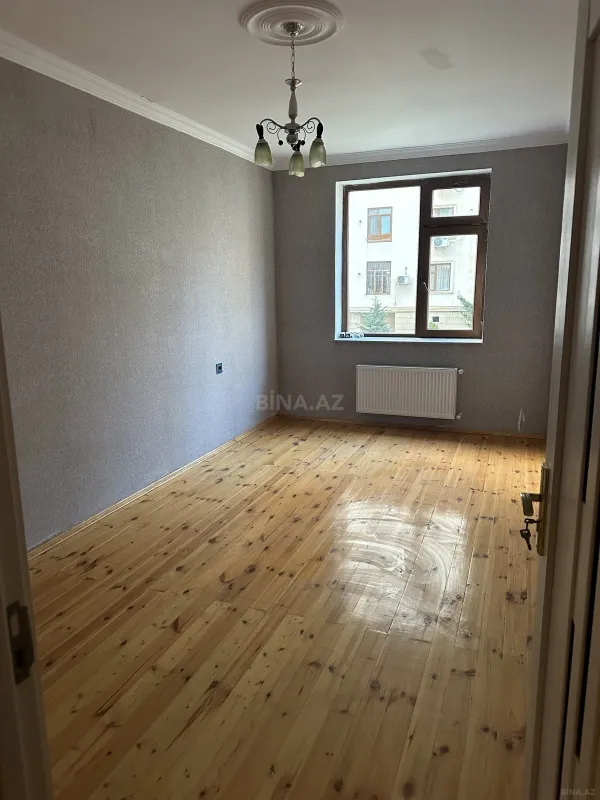 Satılır 4 otaqlı mənzil 110 m²