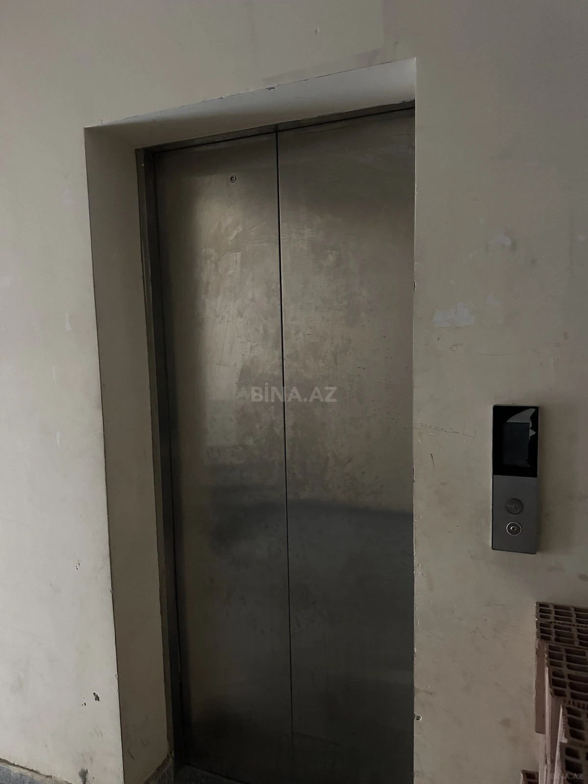 Satılır 4 otaqlı mənzil 110 m²