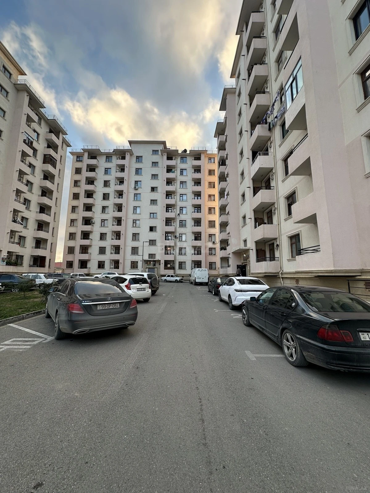 Satılır 4 otaqlı mənzil 110 m²