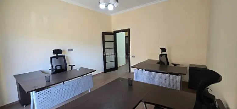 Kirayə verilir 3 otaqlı ofis 105 m²