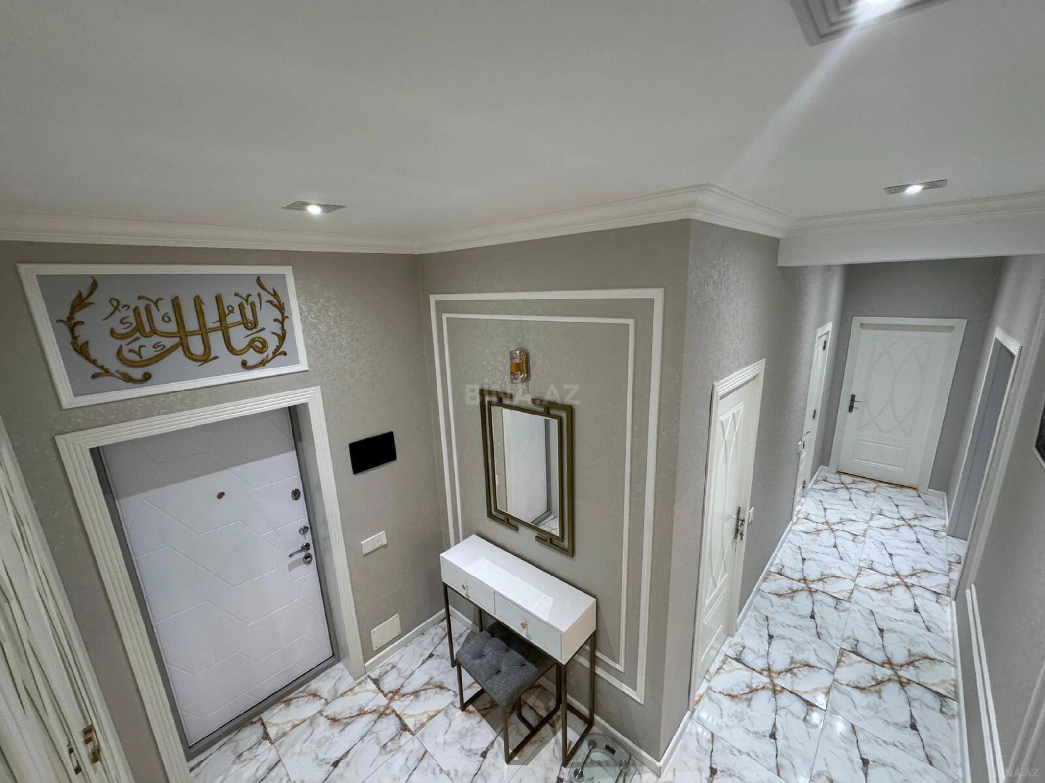 Satılır 4 otaqlı mənzil 135 m²