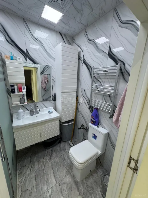 Satılır 4 otaqlı mənzil 135 m²