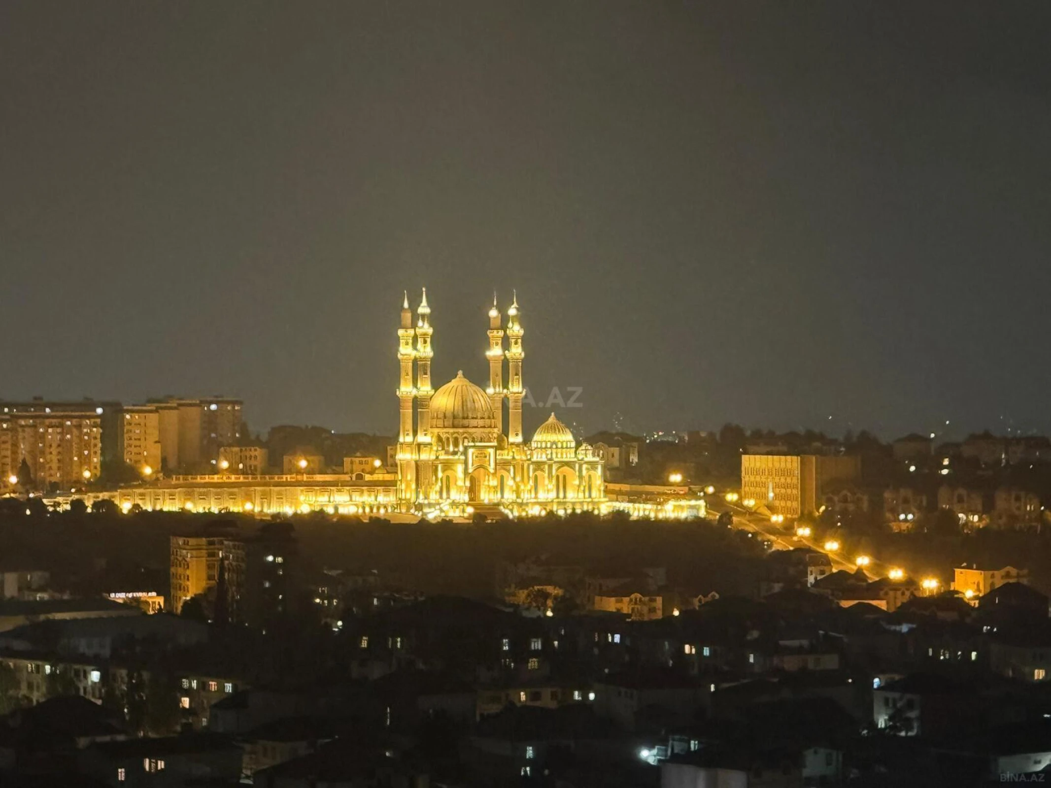 Satılır 4 otaqlı mənzil 135 m²