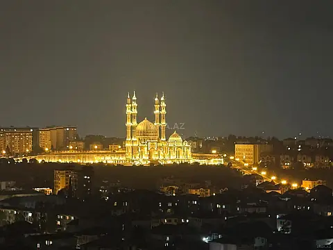 Satılır 4 otaqlı mənzil 135 m²