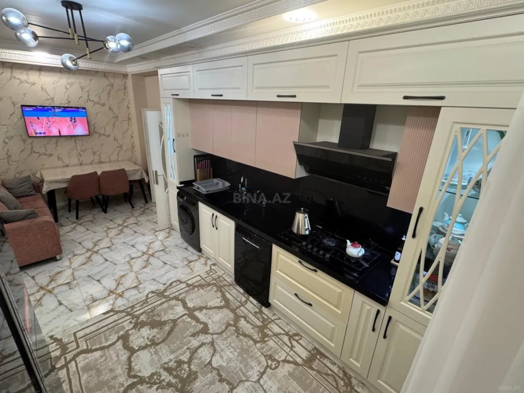 Satılır 4 otaqlı mənzil 135 m²