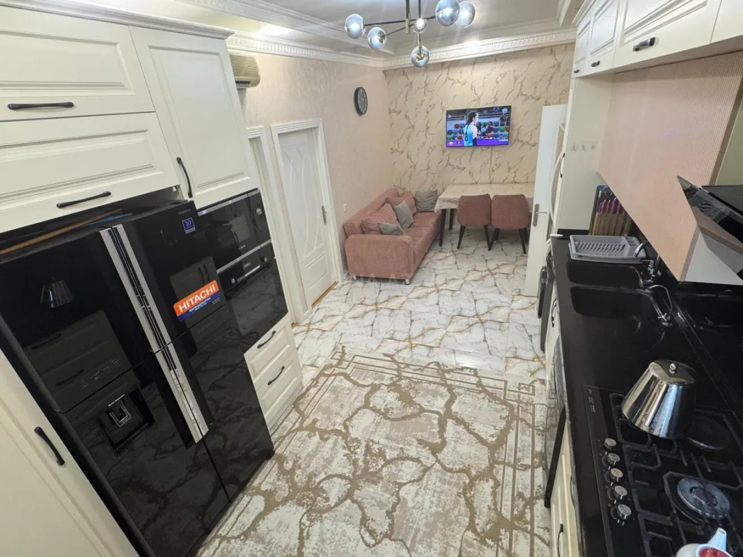 Satılır 4 otaqlı mənzil 135 m²