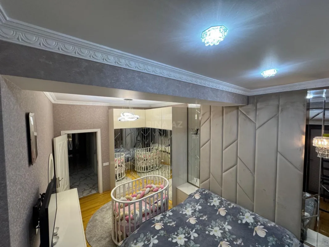 Satılır 4 otaqlı mənzil 135 m²